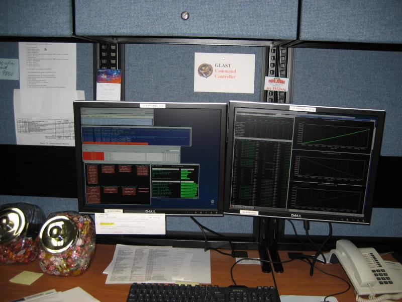 5347_GLAST_satellite_control_computer,_ops_center1.jpg