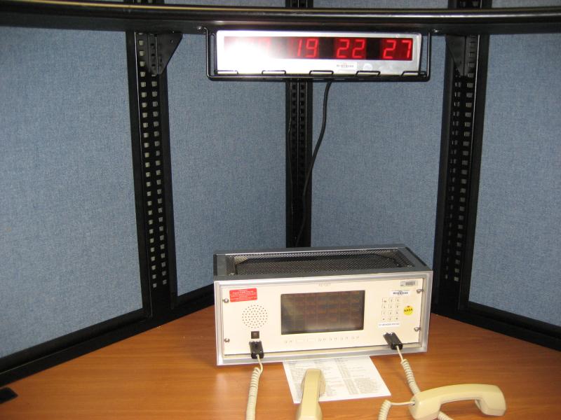 5350_ops_center_phone_unit_and_clock_showing_Universal_Time.jpg