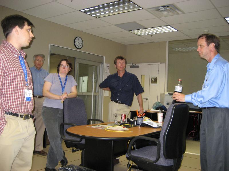5356_group_picture_in_ops_center4.jpg