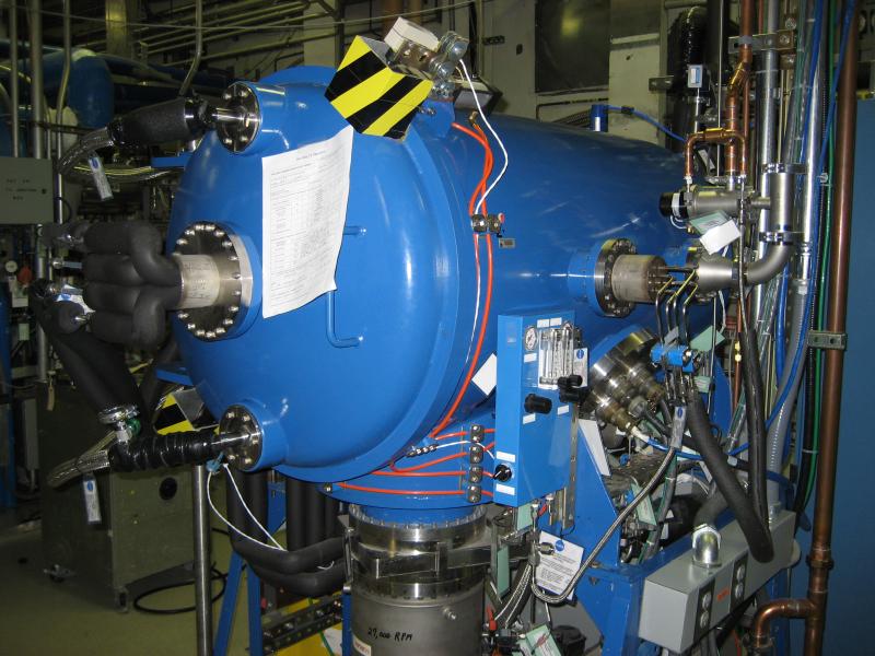 5370_small_thermal_vacuum_chamber_in_Bldg_7.jpg