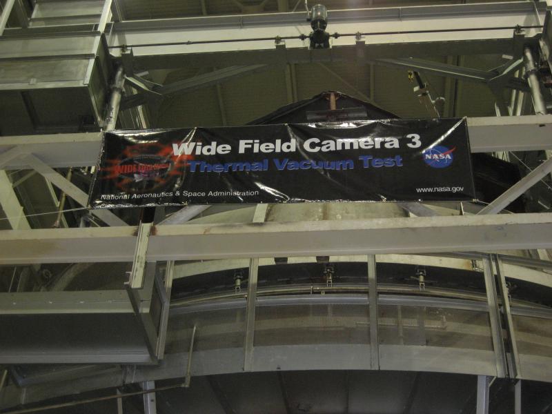 5394_HST_Wide_Field_Camera_3_instrument_in_chamber.jpg