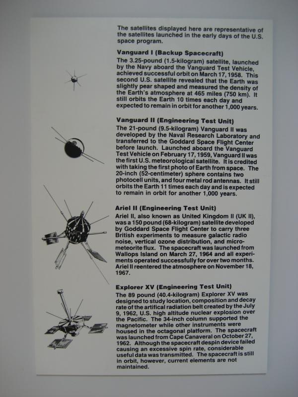 5363_poster_of_early_Goddard_satellites_in_HST_control_center.jpg