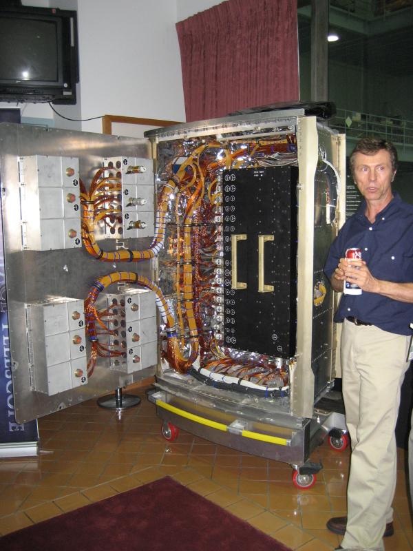 5427_Neil_by_demonstration_of_astronaut_repair_for_HST_1.jpg