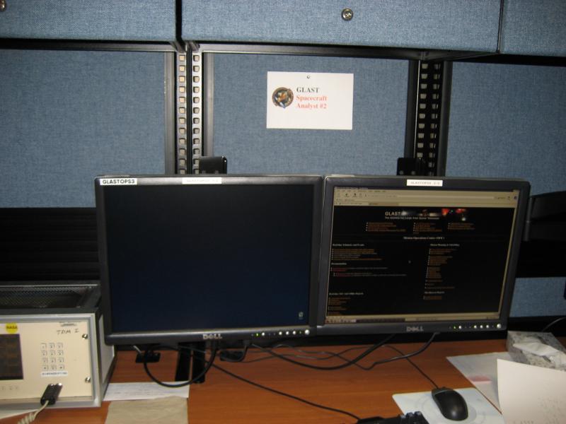 5349_GLAST_satellite_control_computer,_ops_center2.jpg