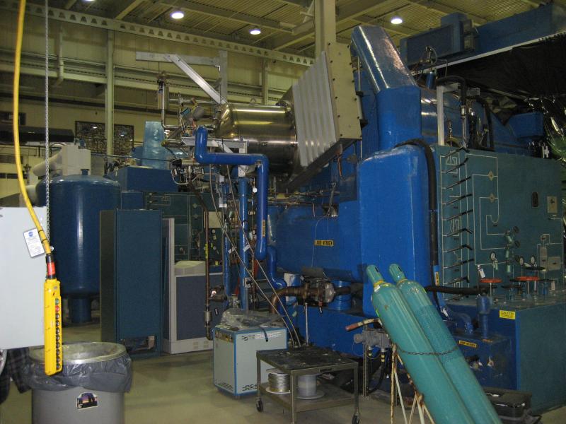 5371_medium_sized_thermal_vacuum_chamber_in_Bldg_7.jpg