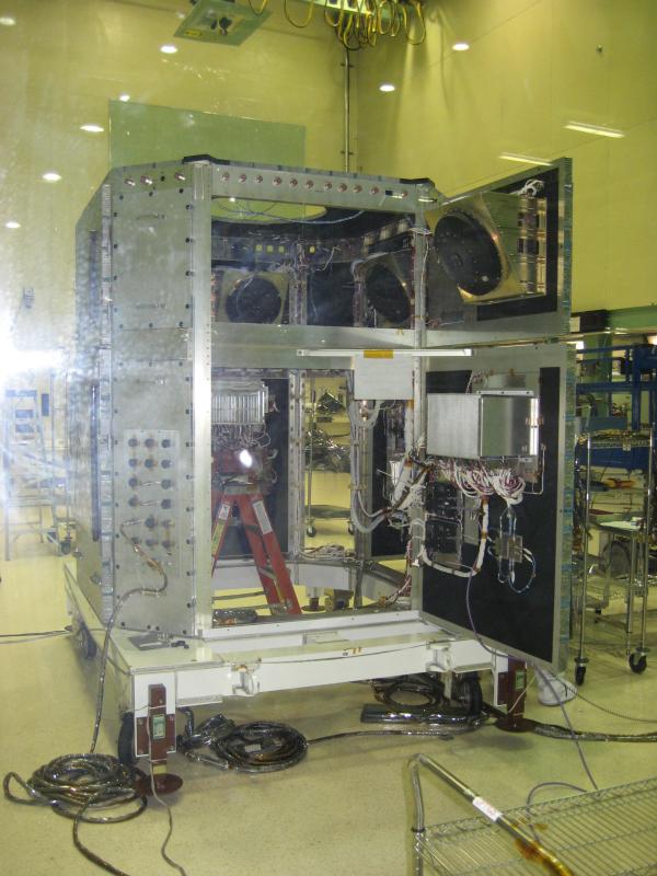 5375_Solar_Dynamics_Observatory_(SDO)_in_clean_room2.jpg