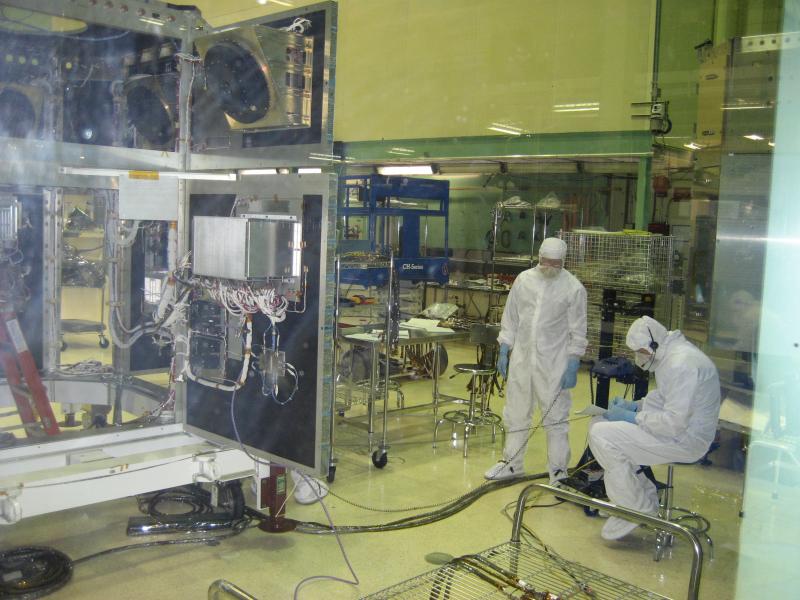 5376_Solar_Dynamics_Observatory_(SDO)_in_clean_room3.jpg