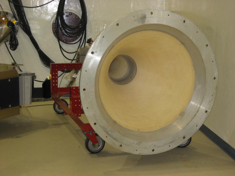 5409_large_horn_speaker_in_acoustic_chamber3.jpg